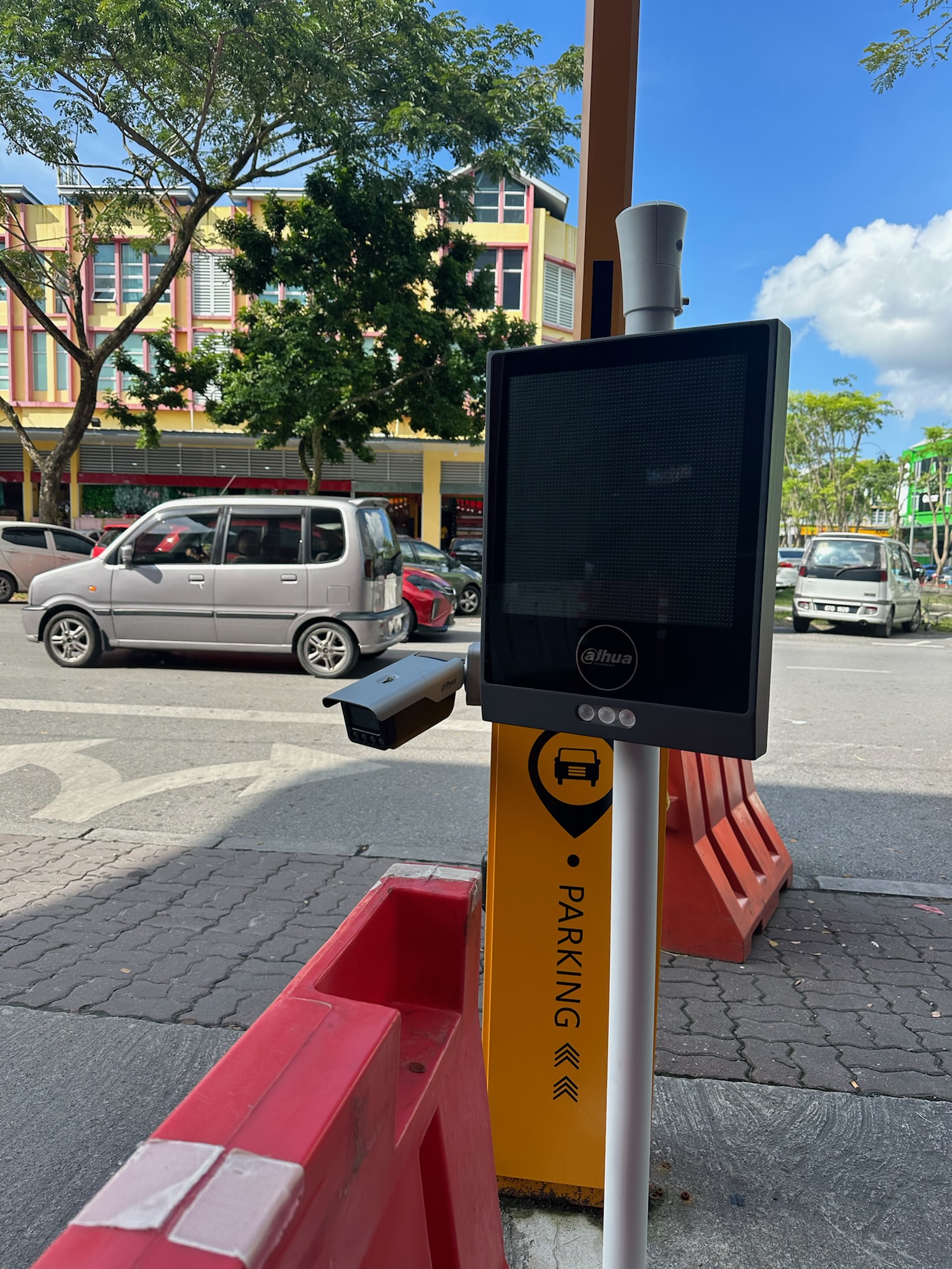 lpr barrier gate system.